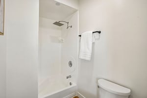 S Budlong Pl 7-S1510-025.jpg