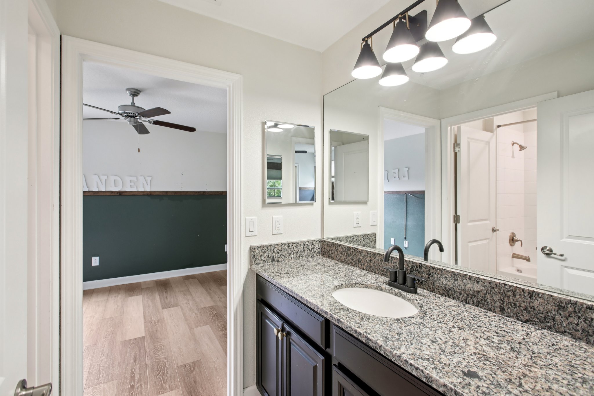 825 E Maryland St, Indianapolis-S0601-039.jpg