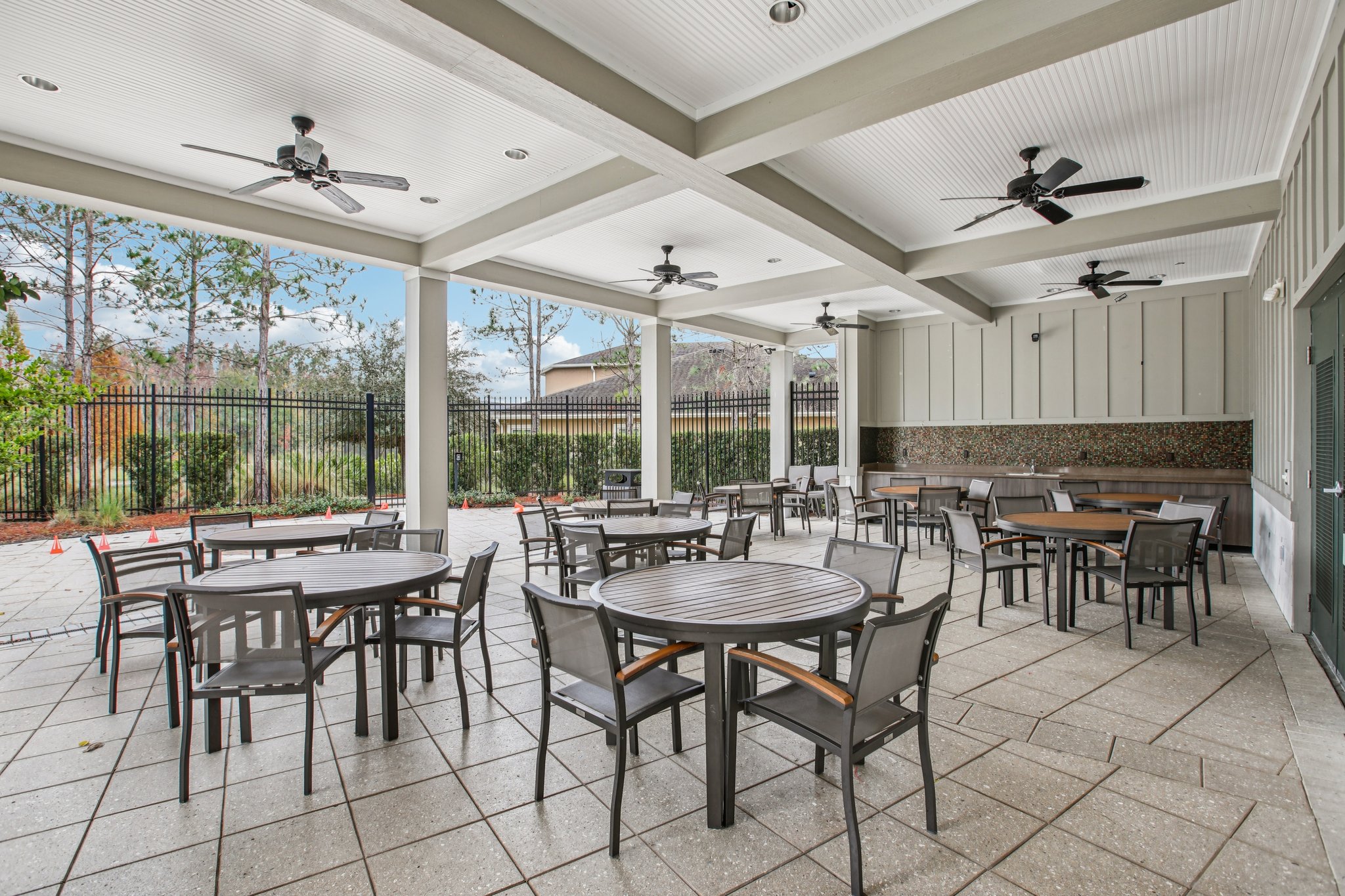 Ludington Ave-0601-901.jpg