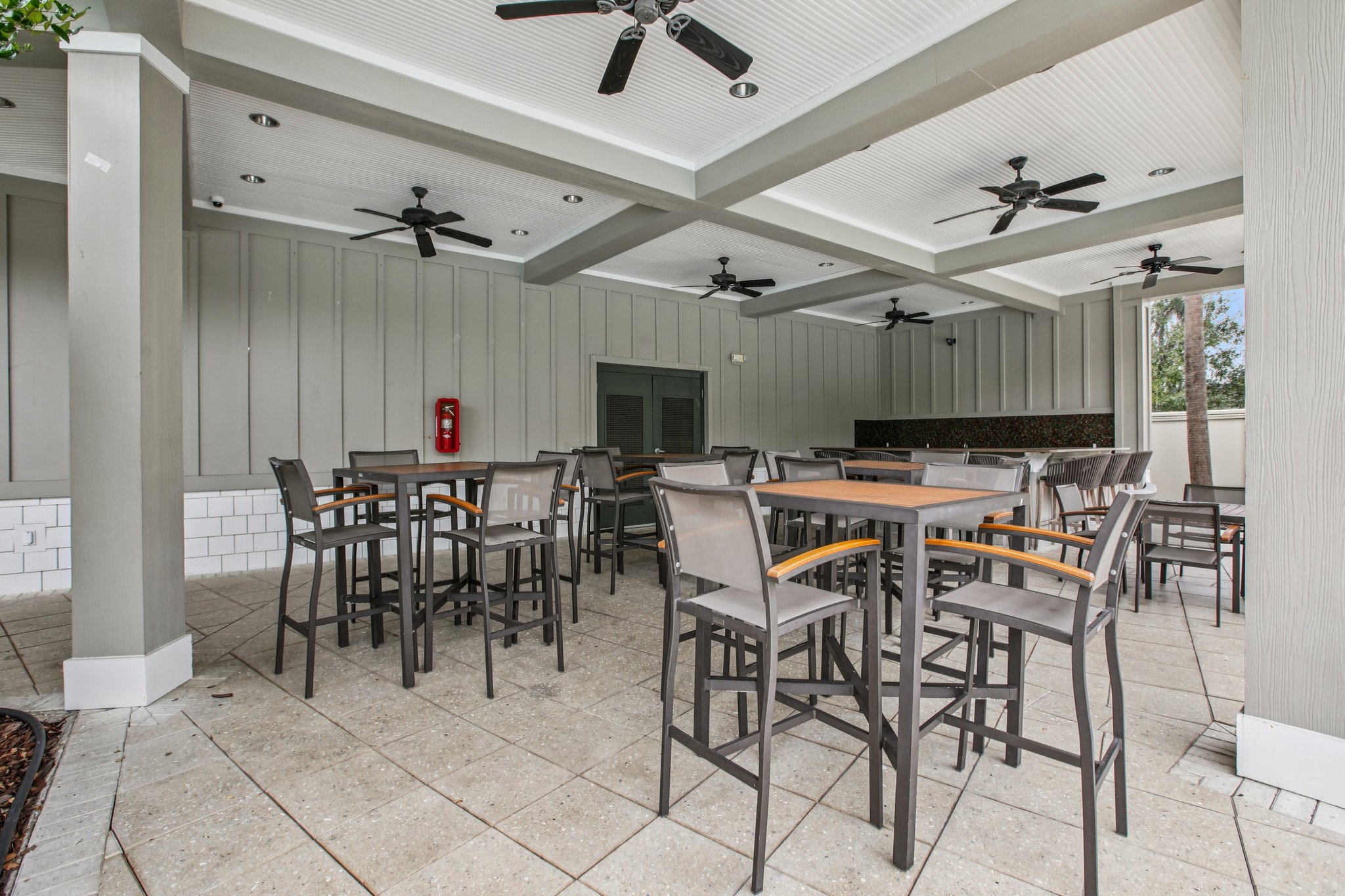 Ludington Ave-0601-902.jpg