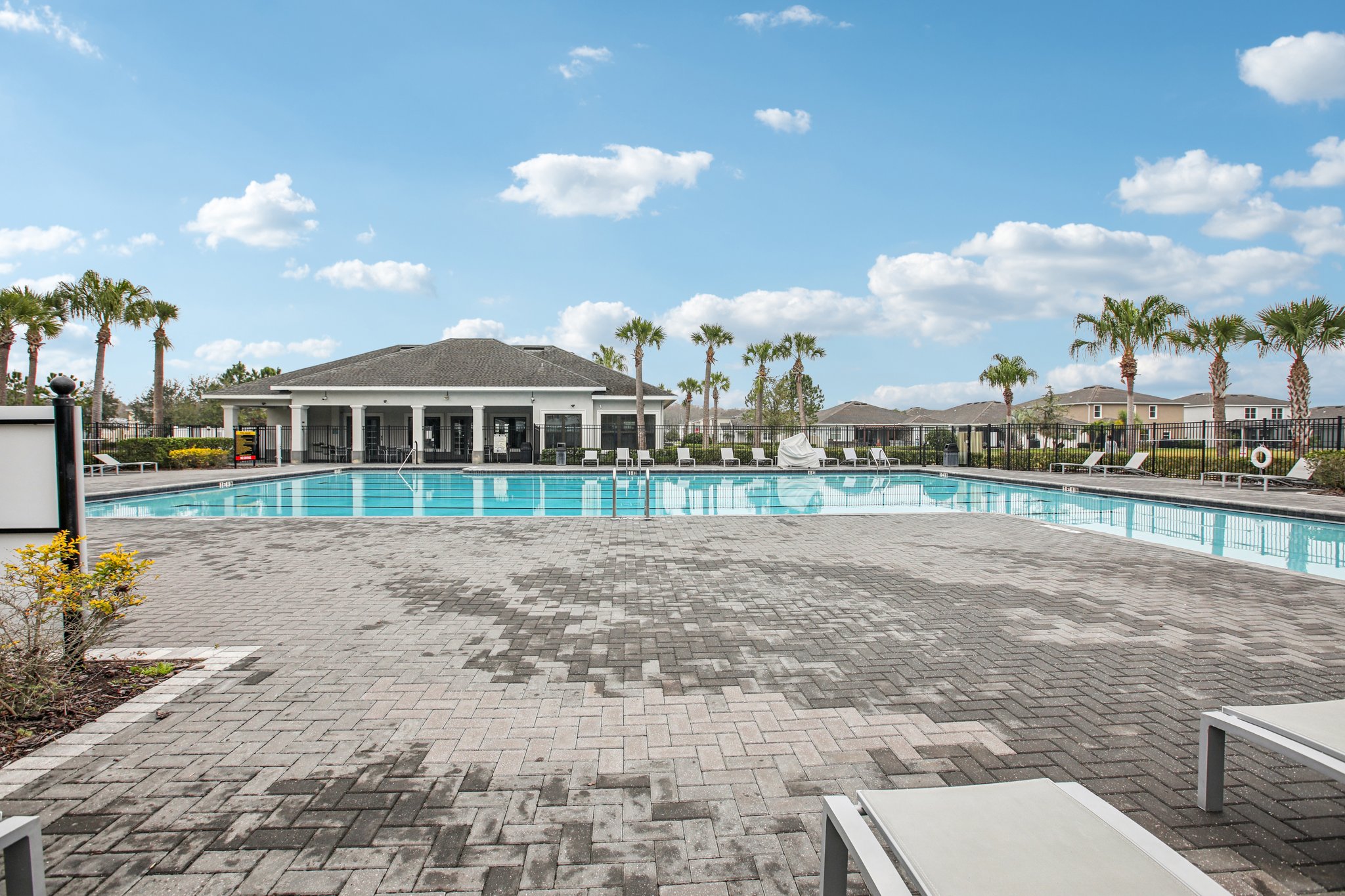 Ludington Ave-0601-911.jpg