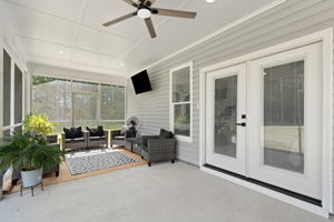 Screened-in Porch