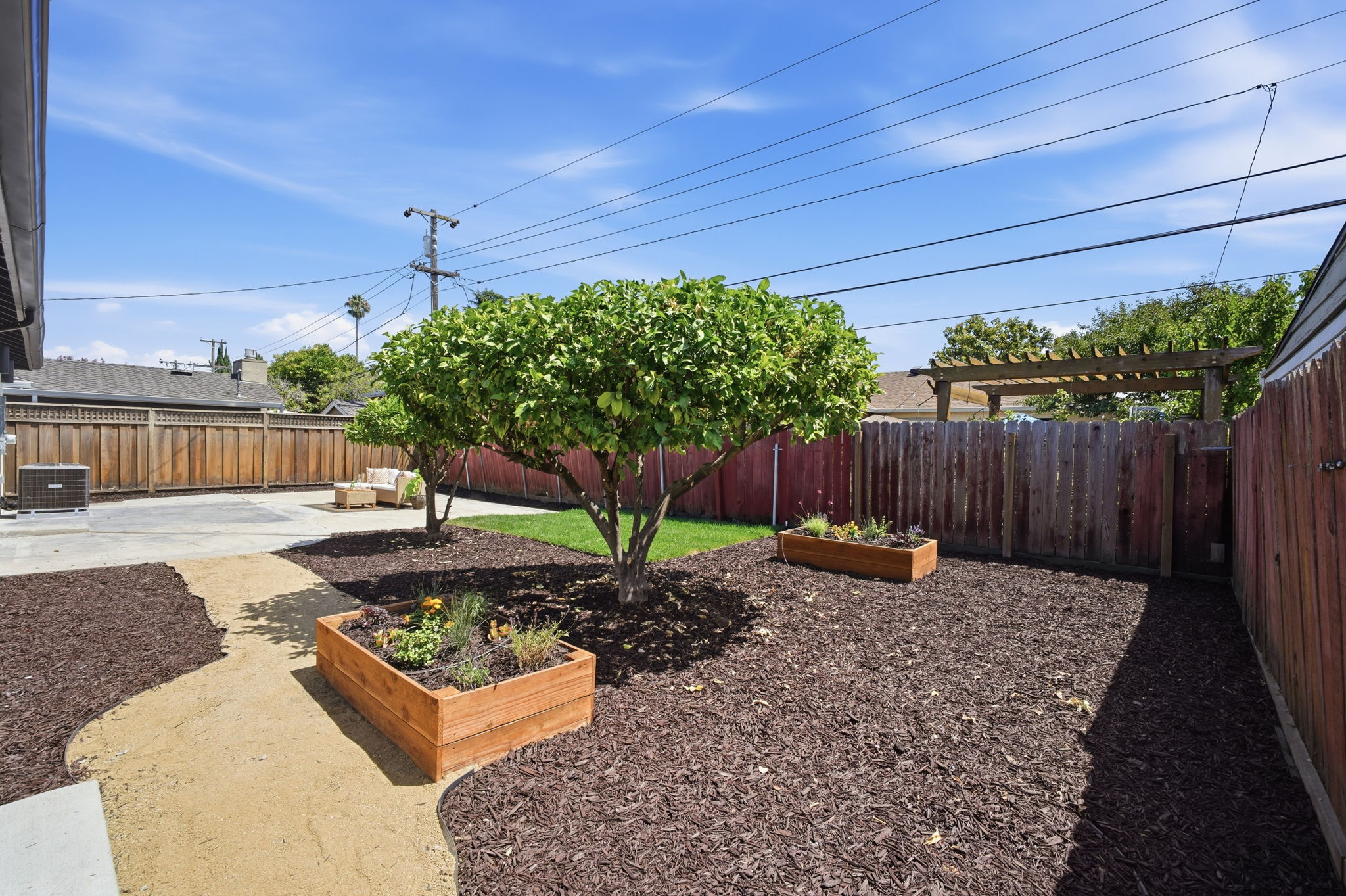  Photo 40