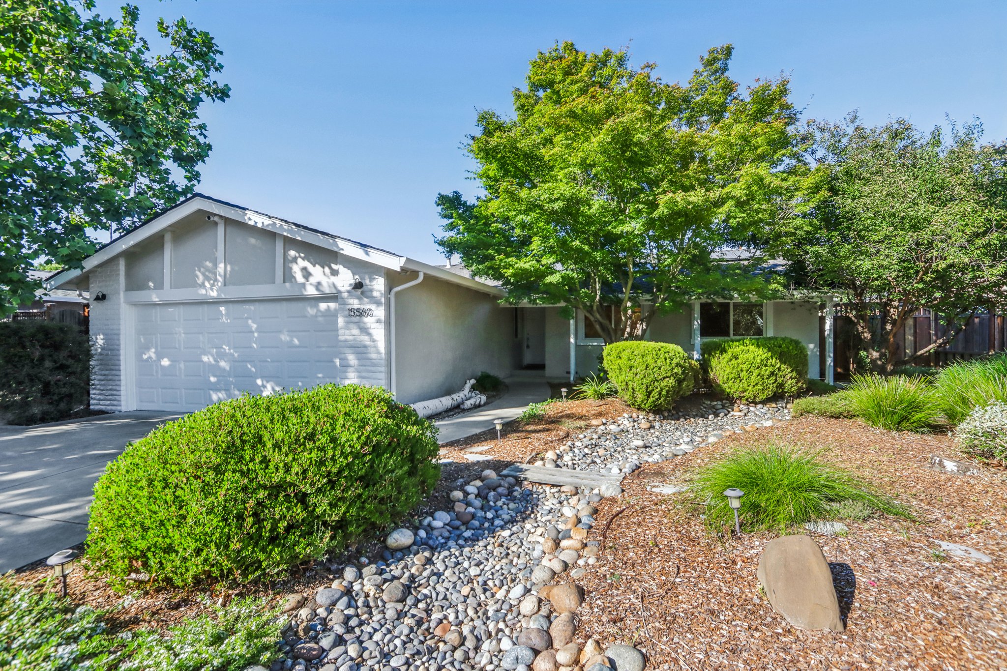 La Alameda Dr-003.jpg