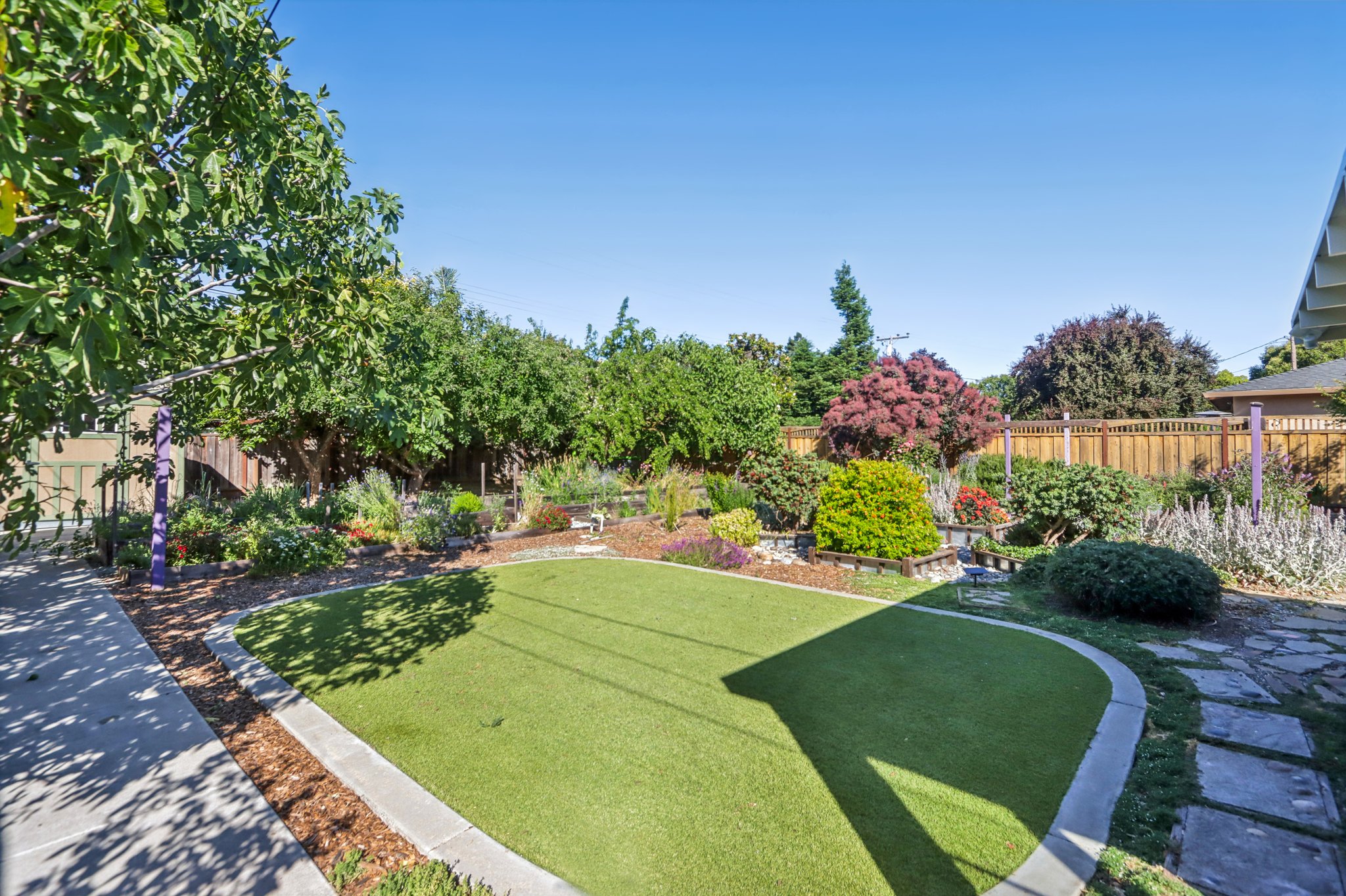 La Alameda Dr-047.jpg