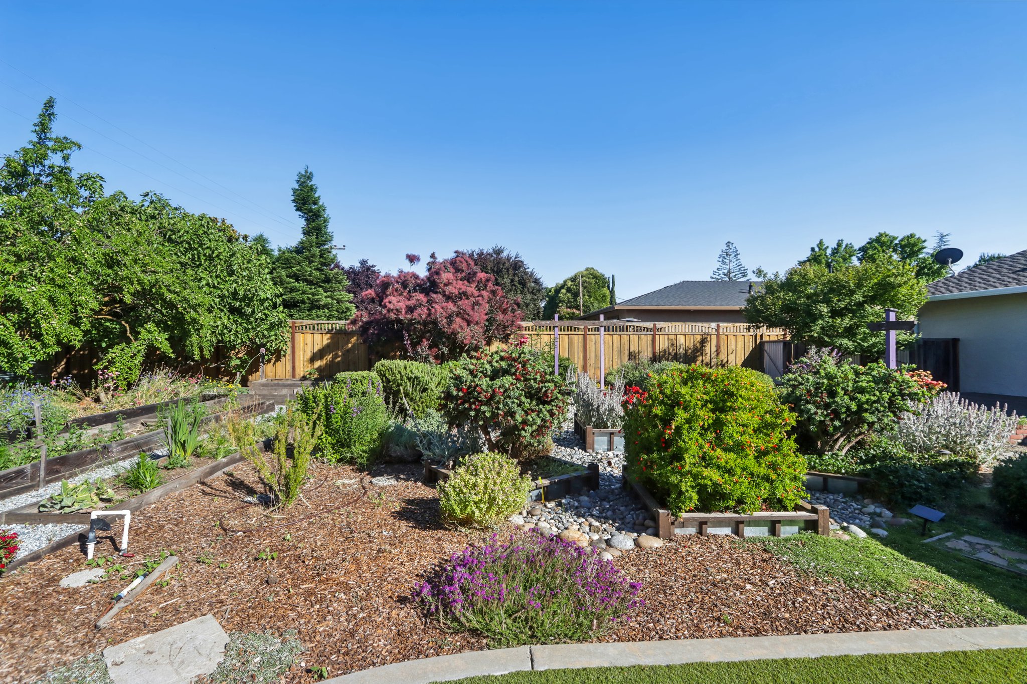 La Alameda Dr-054.jpg