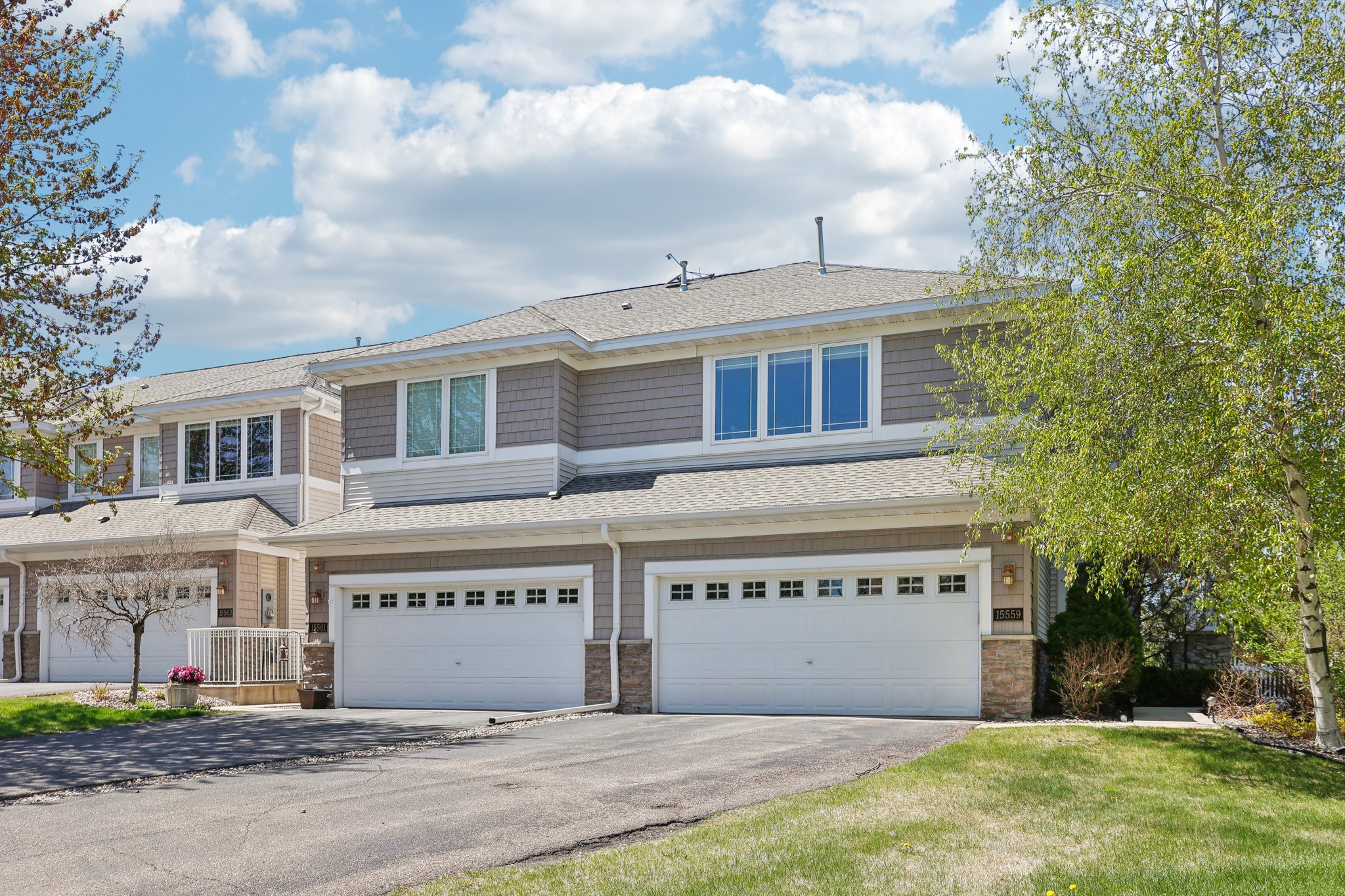 Lilac Dr-0905-002.jpg