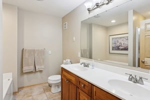 Lilac Dr-0905-018.jpg