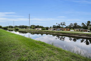Frontyard View2