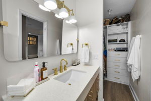 Primary Bathroom1c