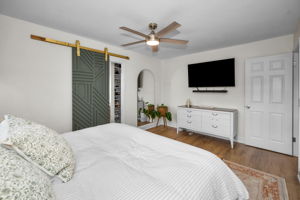 Primary Bedroom1b