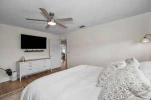 Primary Bedroom1c