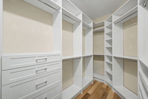 Primary Bedroom Walk-in Closeet1a