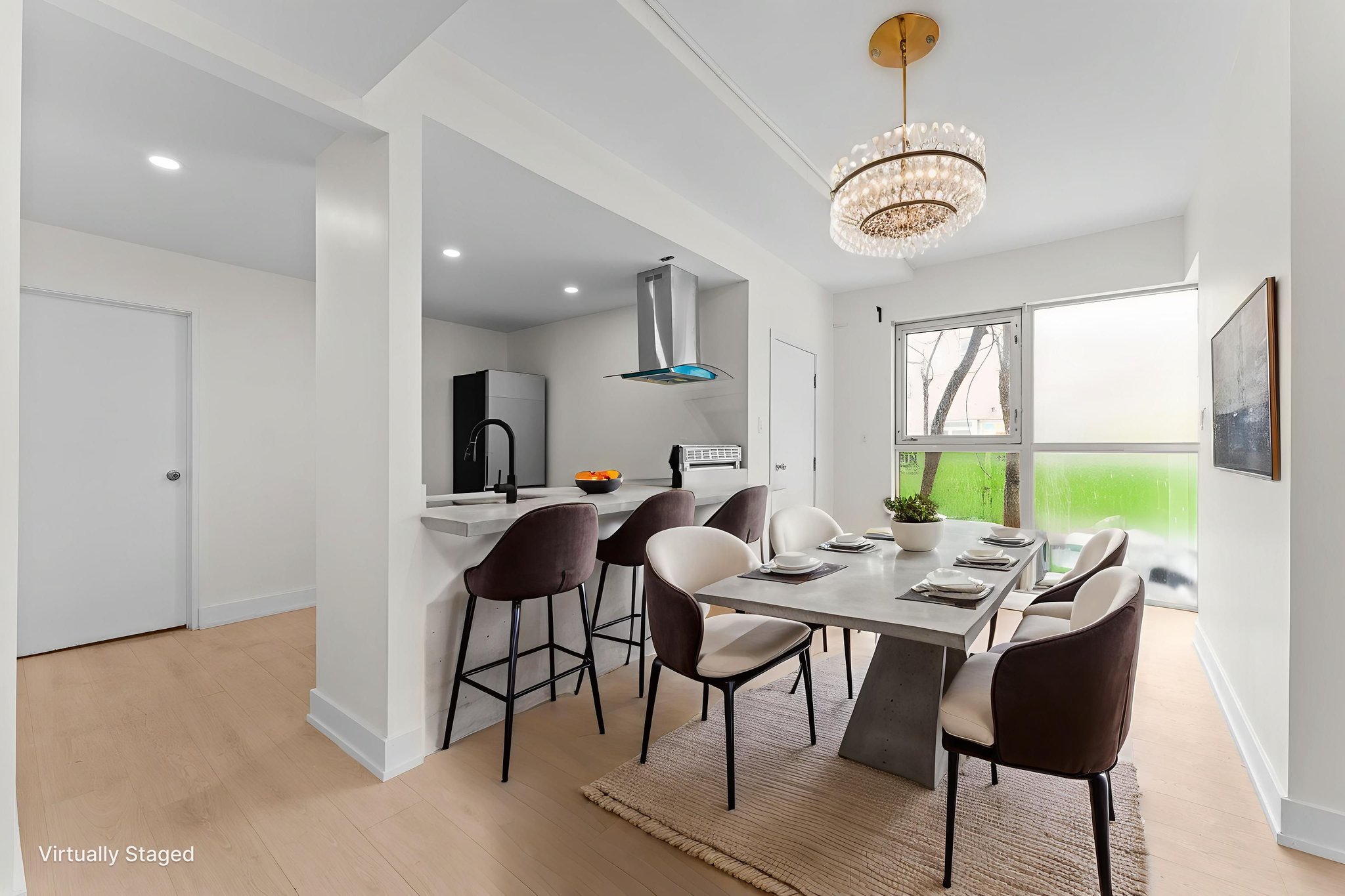 DSC07985 virtually staged.jpeg