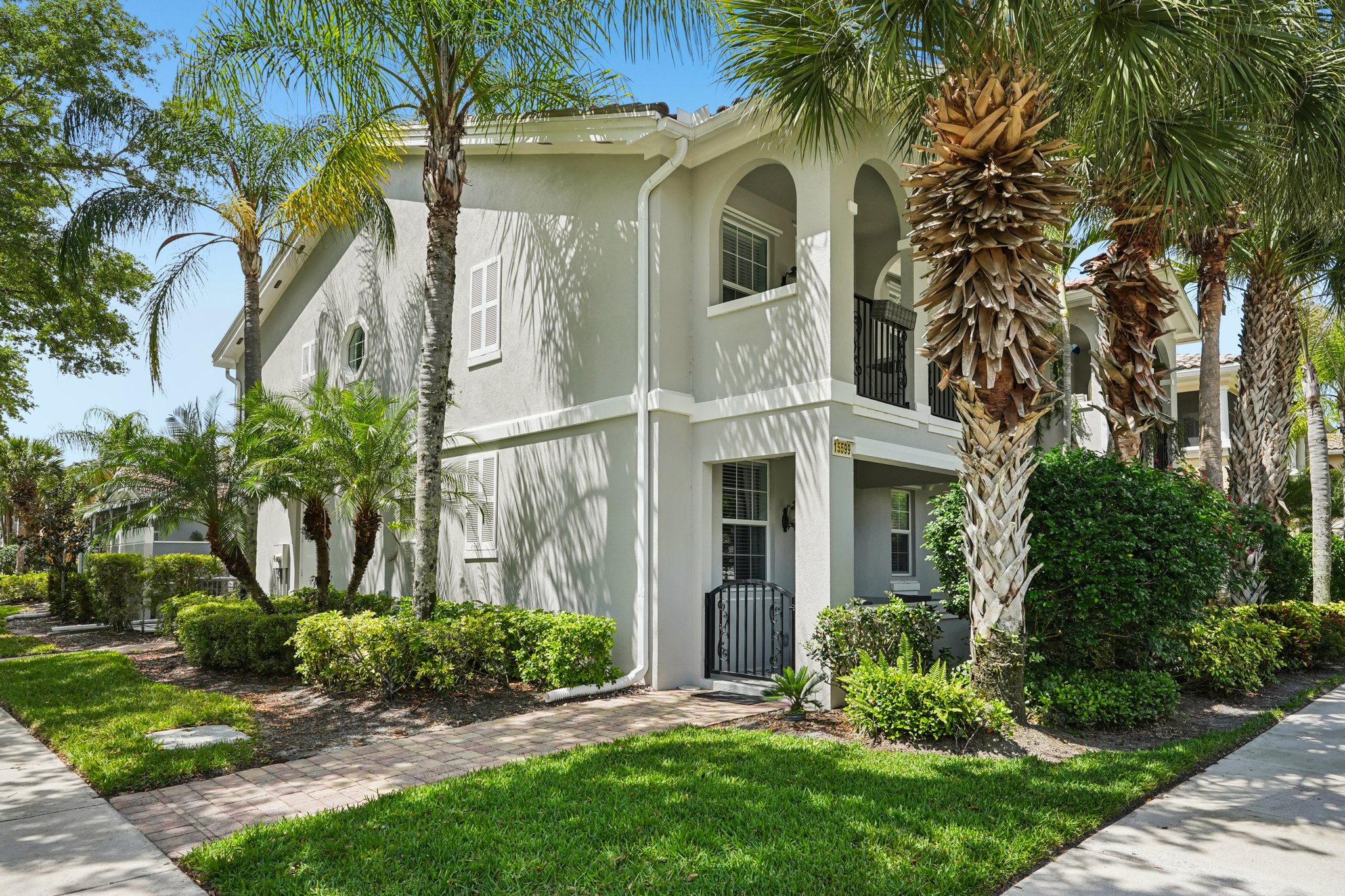 Latitude Dr-S1504-003.jpg