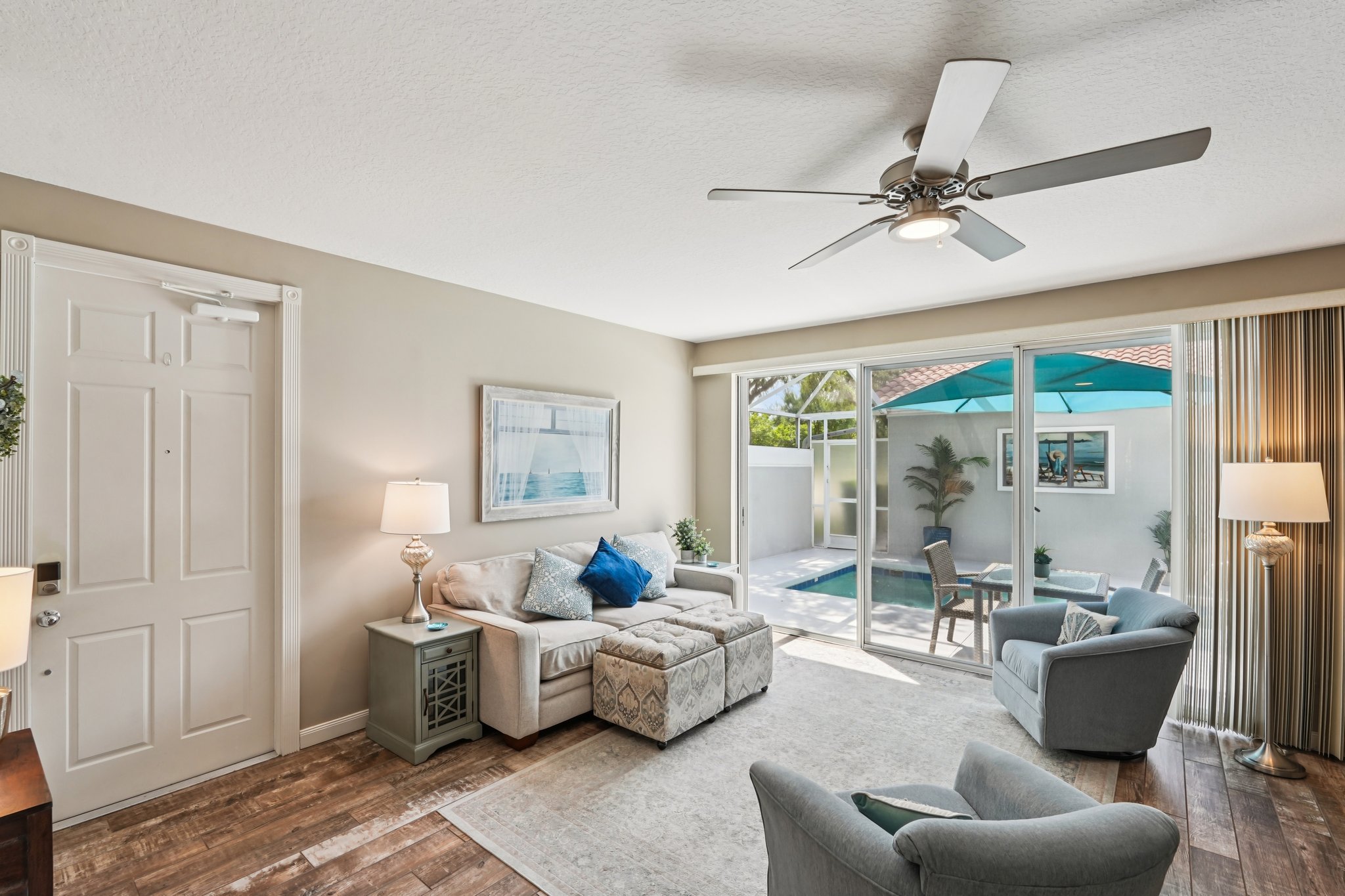 Latitude Dr-S1504-009.jpg