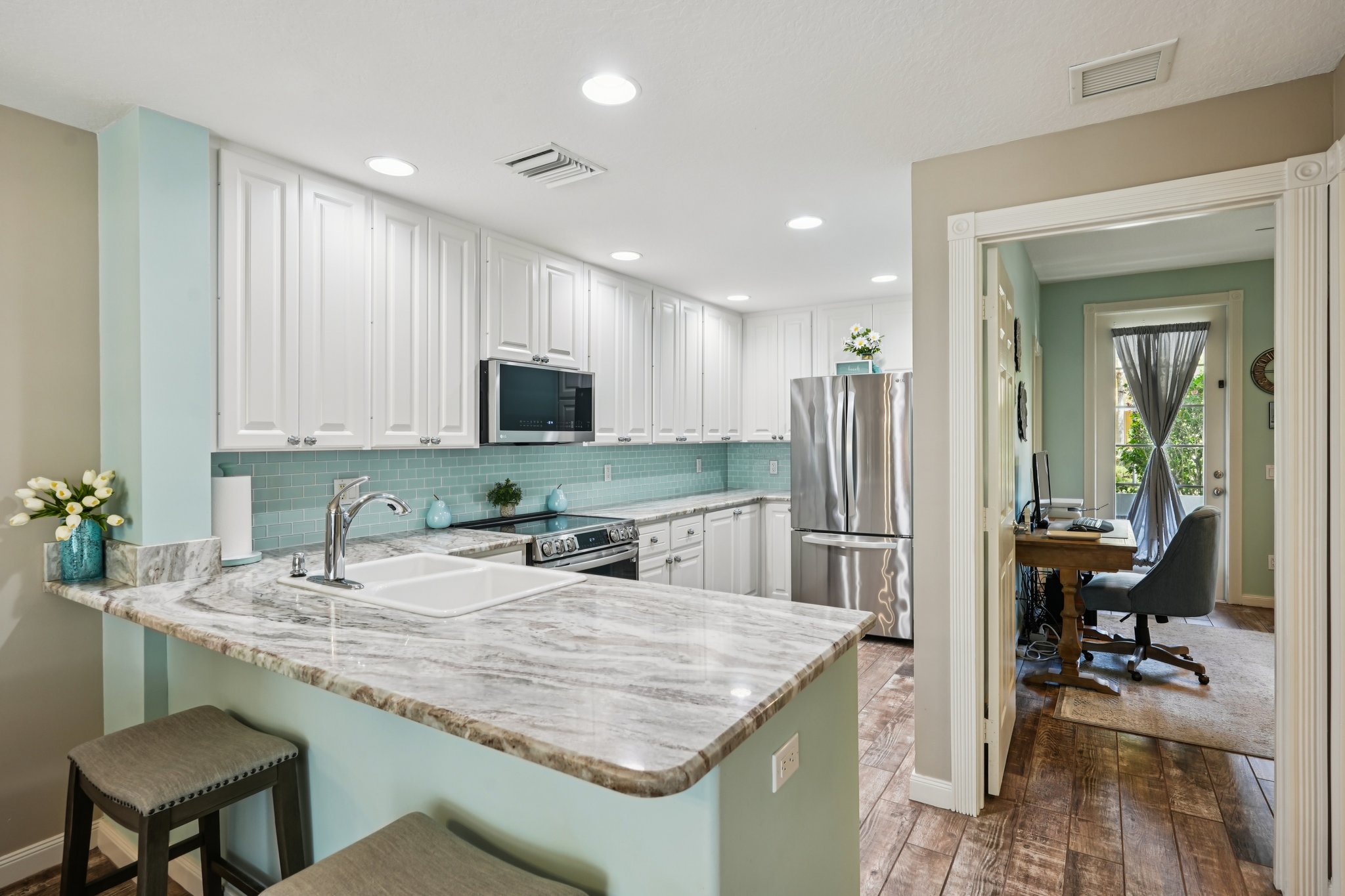 Latitude Dr-S1504-012.jpg