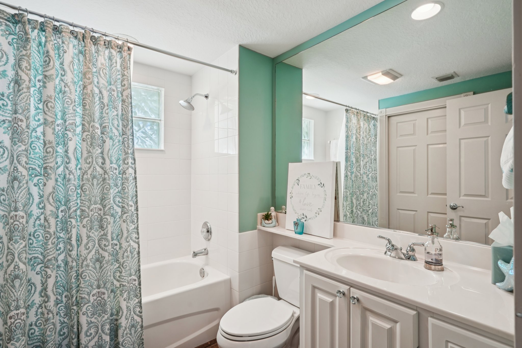 Latitude Dr-S1504-016.jpg