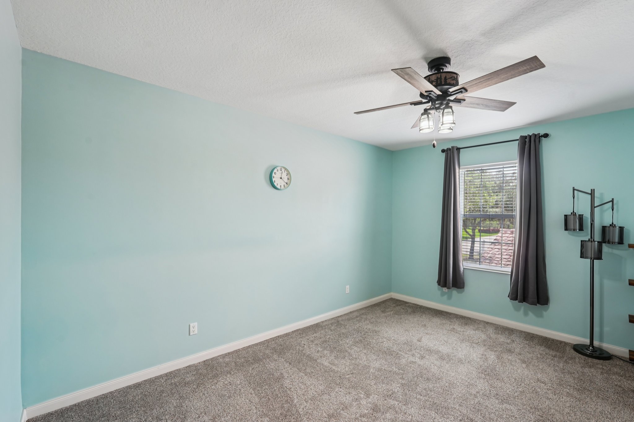 Latitude Dr-S1504-020.jpg