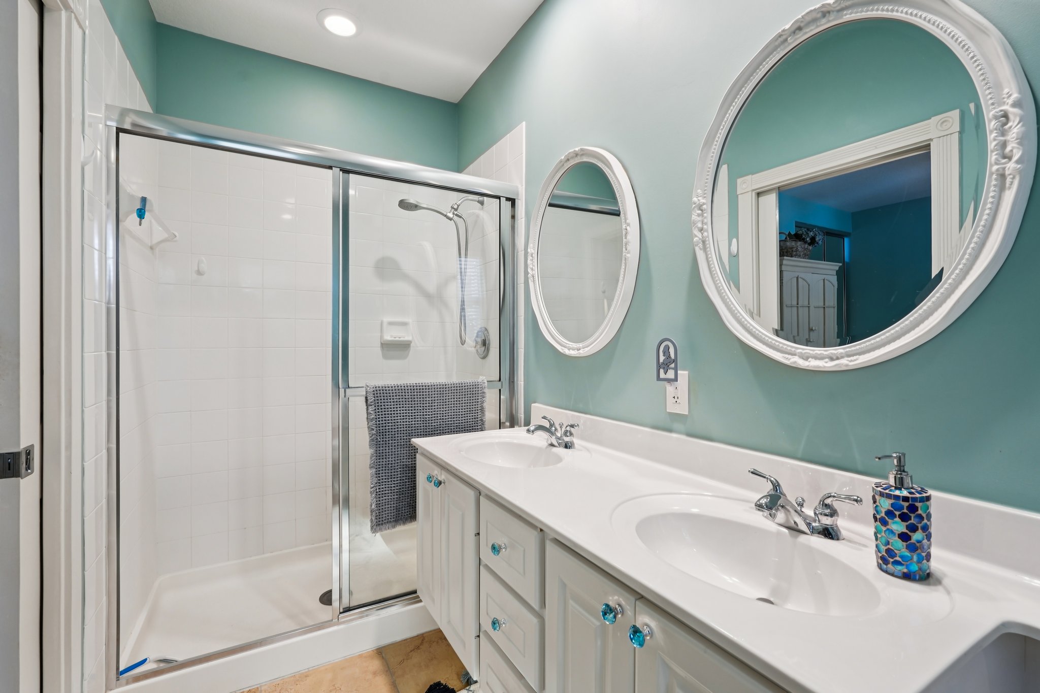 Latitude Dr-S1504-029.jpg