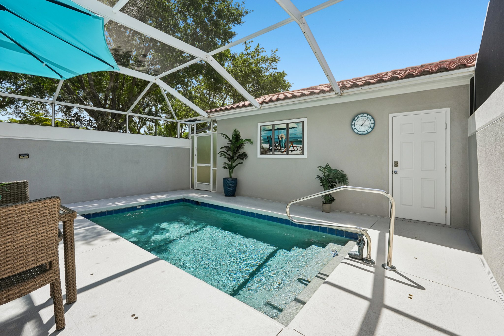 Latitude Dr-S1504-032.jpg