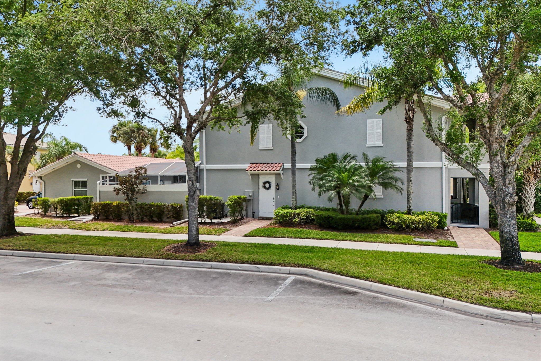 Latitude Dr-S1504-039.jpg