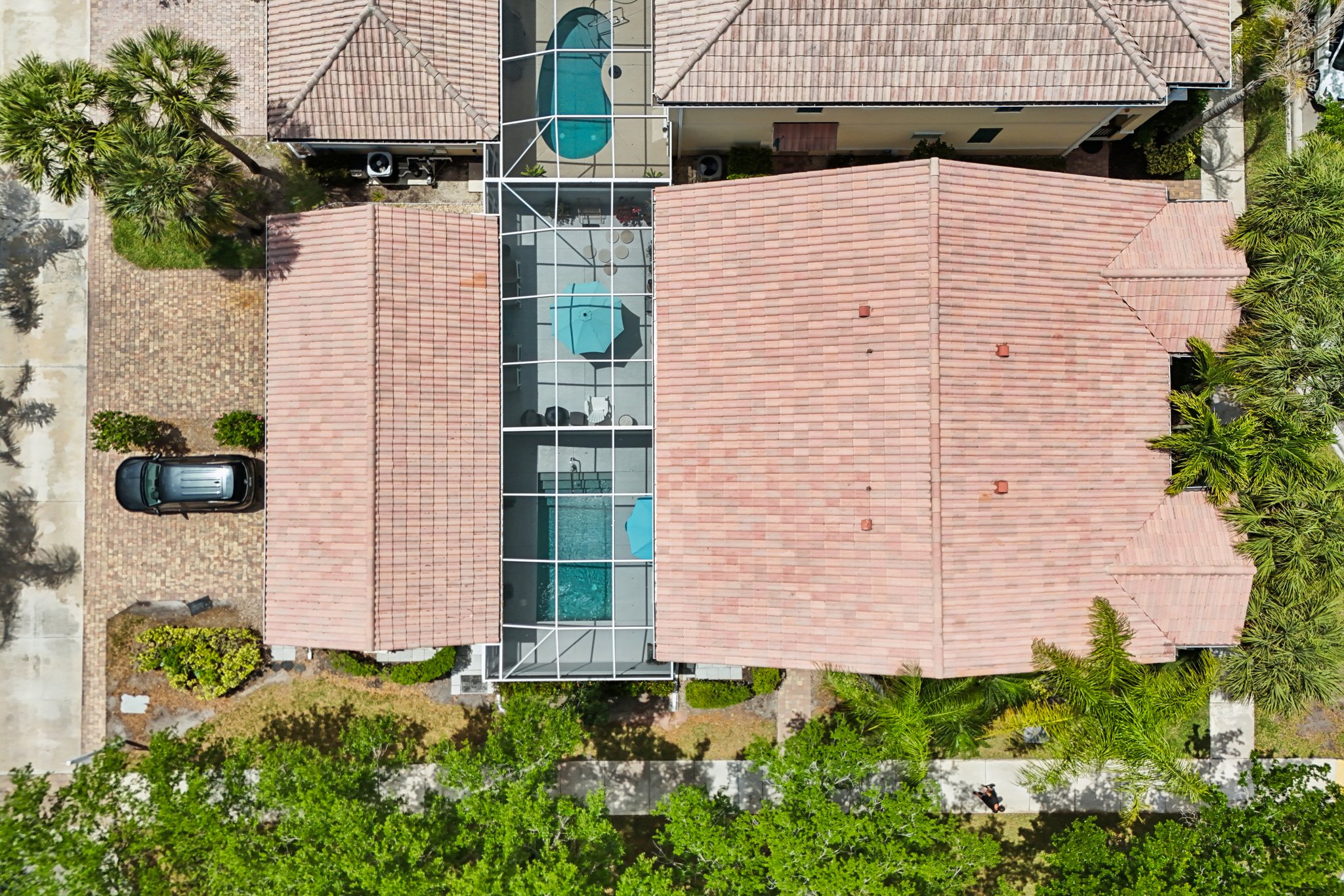 Latitude Dr-S1504-043.jpg