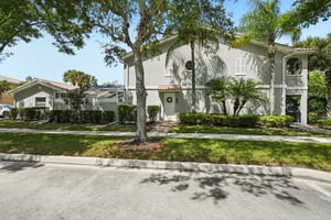 Latitude Dr-S1504-001.jpg