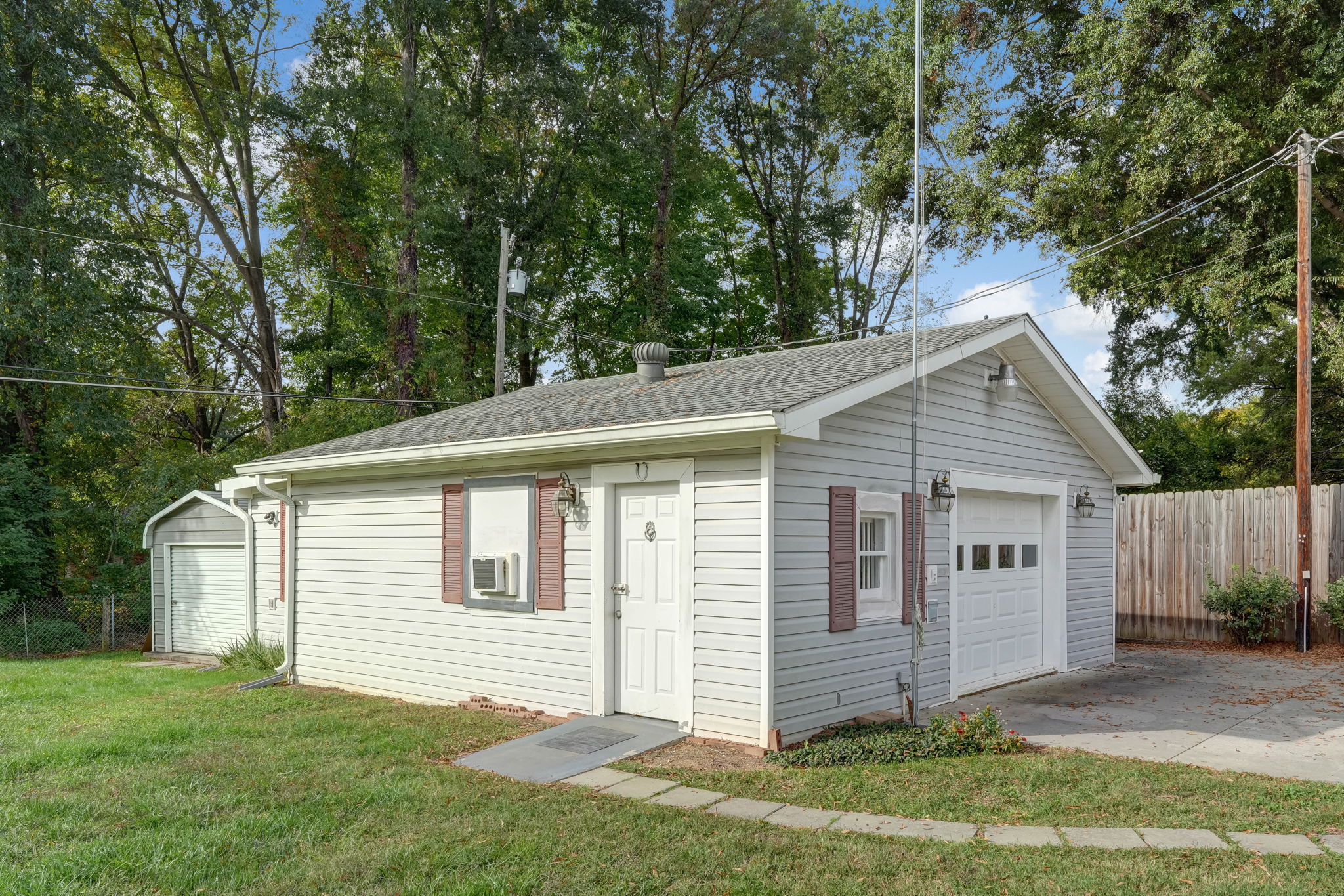 Detached Garage
