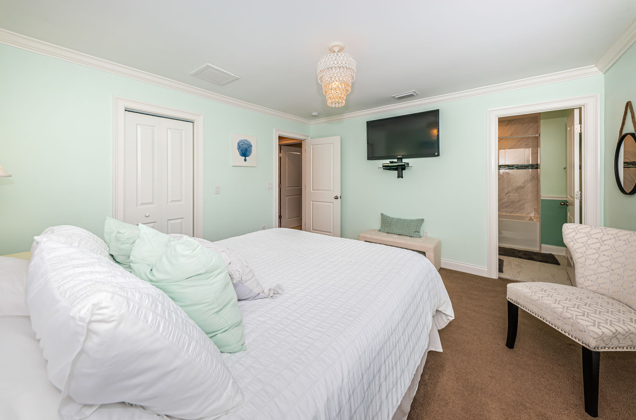 Upper Level Bedroom2b
