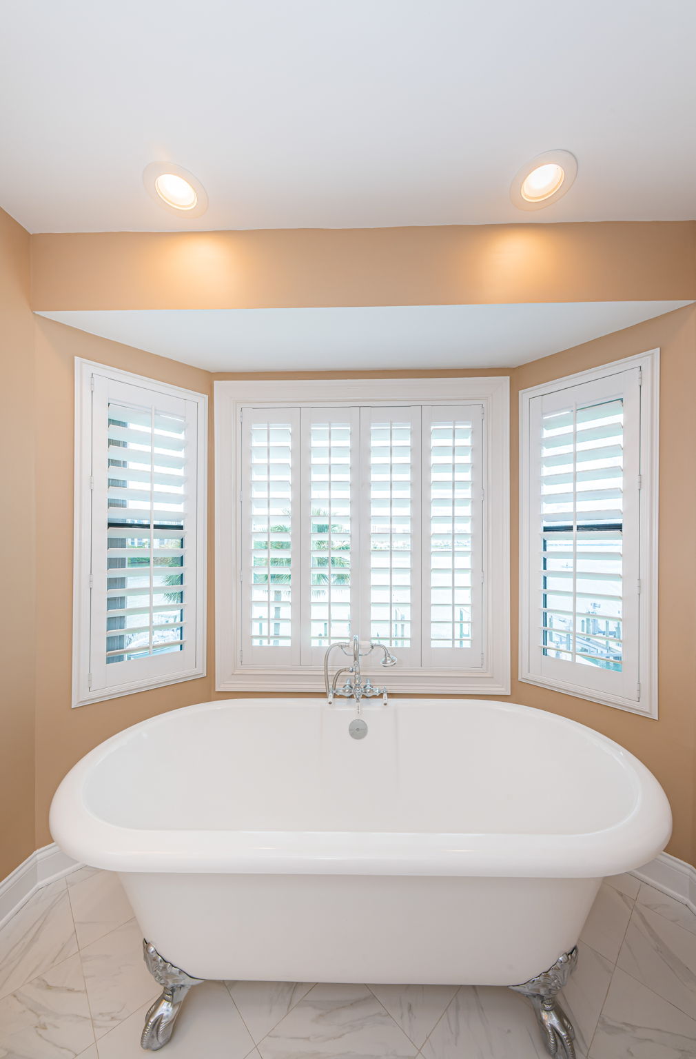 Upper Level Master Bathroom1b