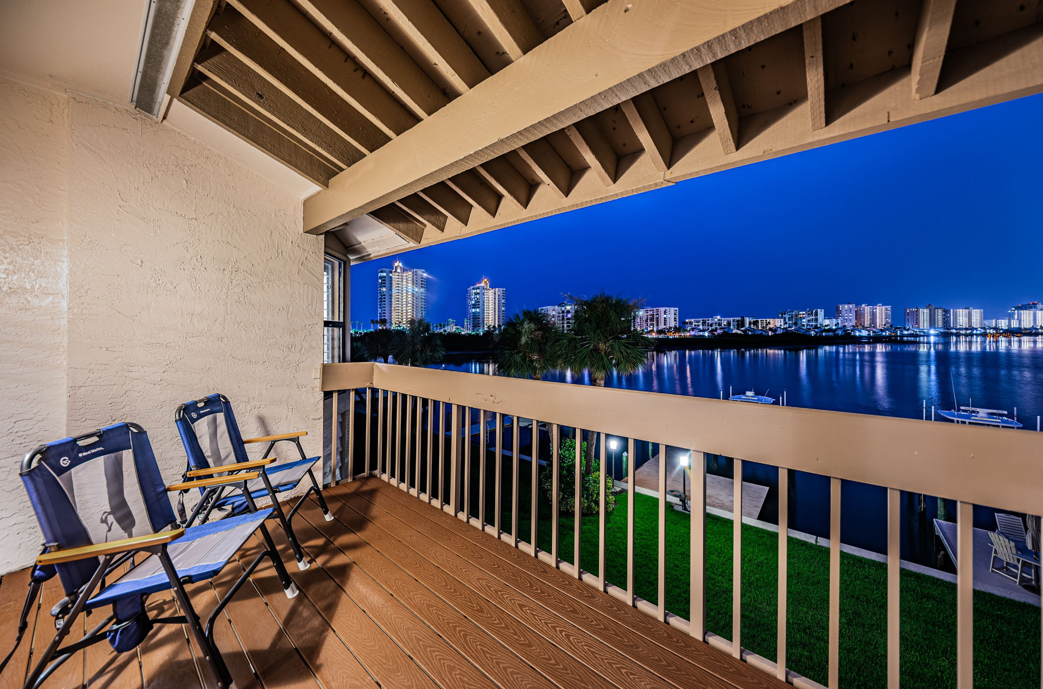 Upper Level Master Balcony20