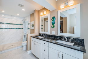 Upper Level Master Bathroom1c
