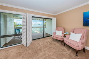 Upper Level Master Bedroom1c