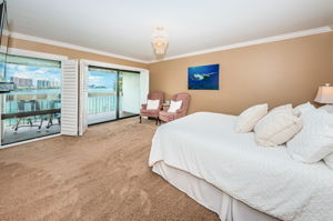 Upper Level Master Bedroom1e