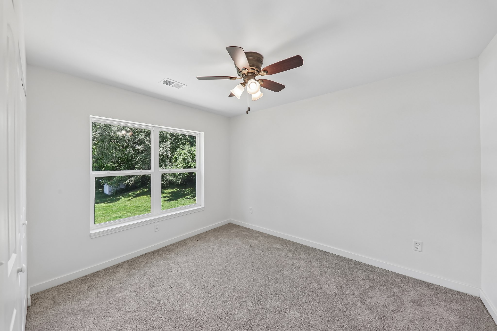 156 Reading Ave-S0206-028.jpg