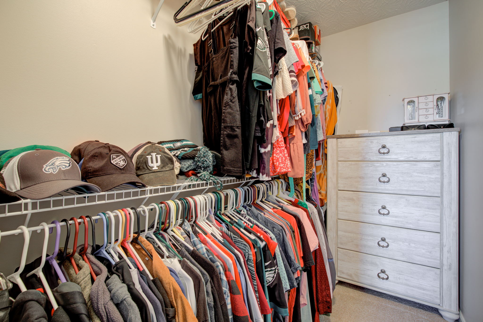 21 Bedroom1 En Suite Closet