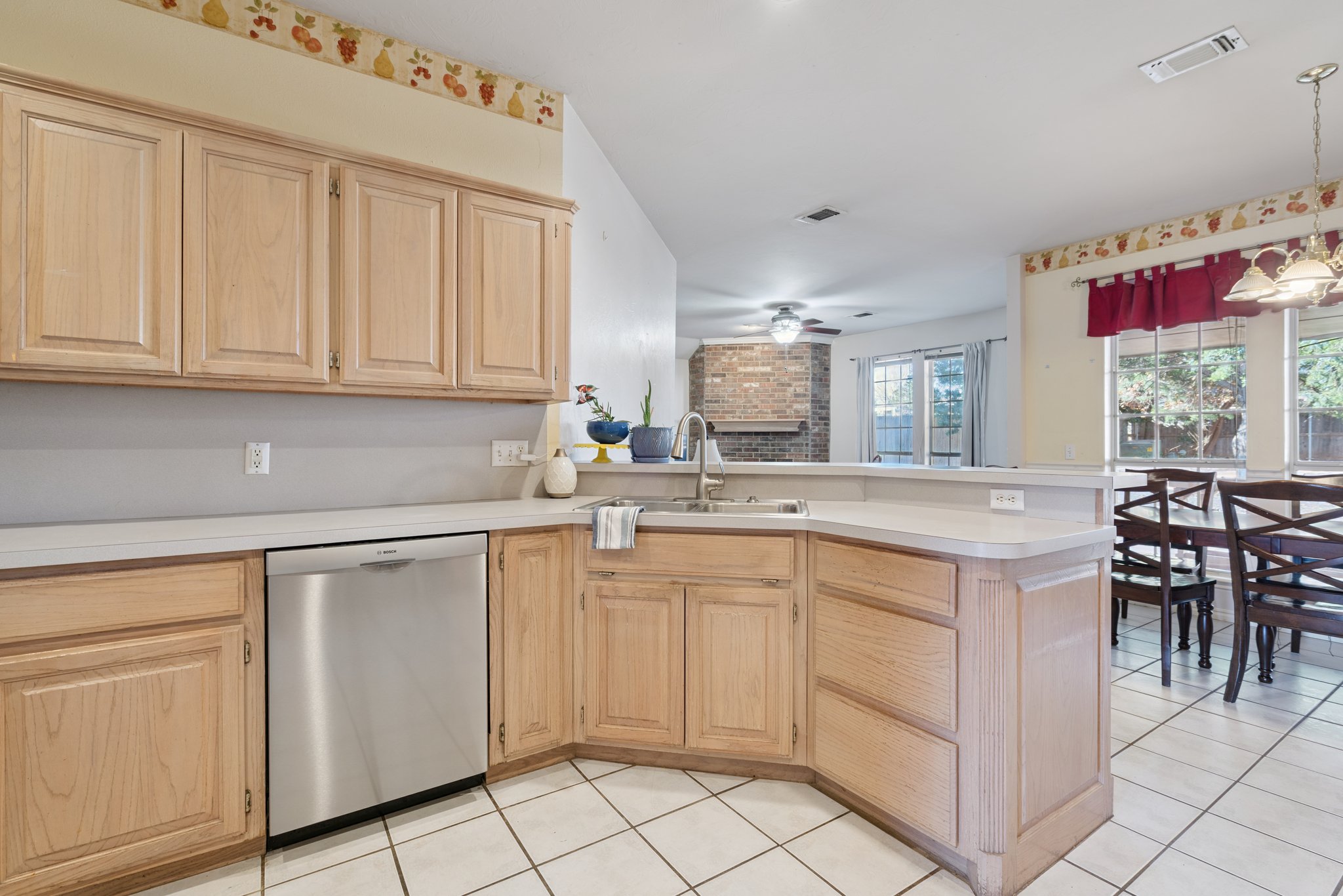 15613 Summit Parke Dr_014 (2).jpg