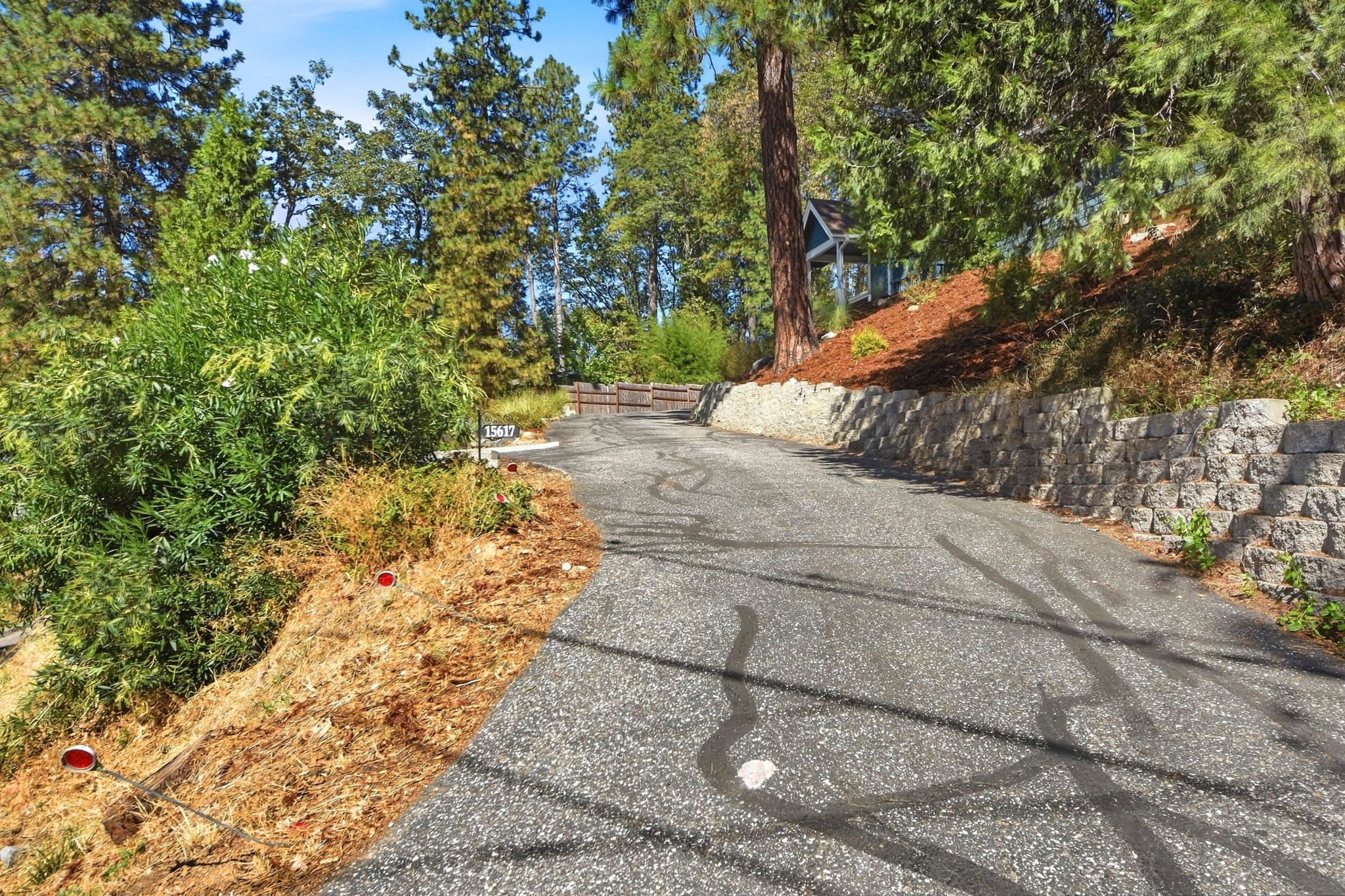 050_F8_15617 Shannon Way