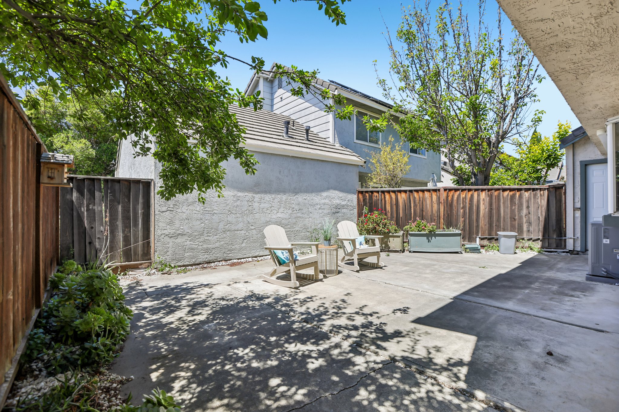 Clampett Way-S2005-044.jpg