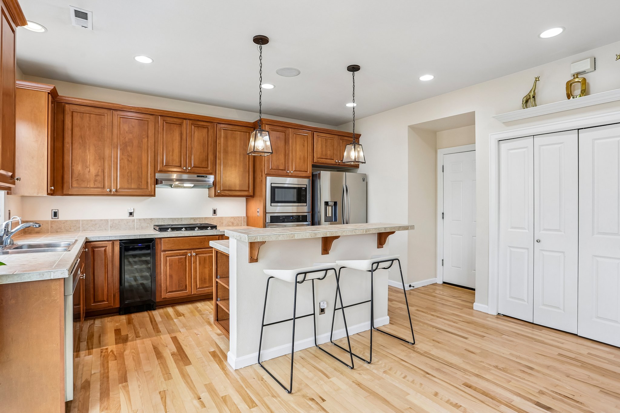 36 Ave SE-S0907-011.jpg