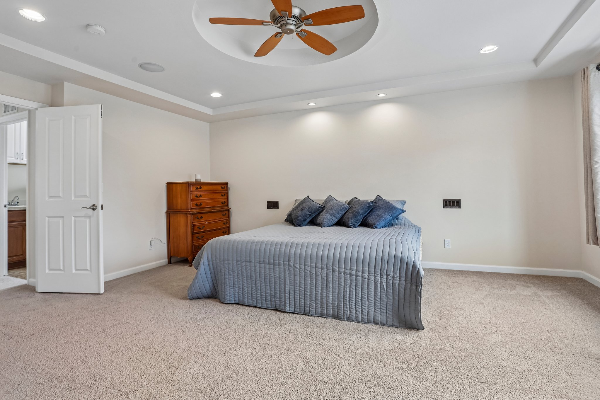 36 Ave SE-S0907-015.jpg