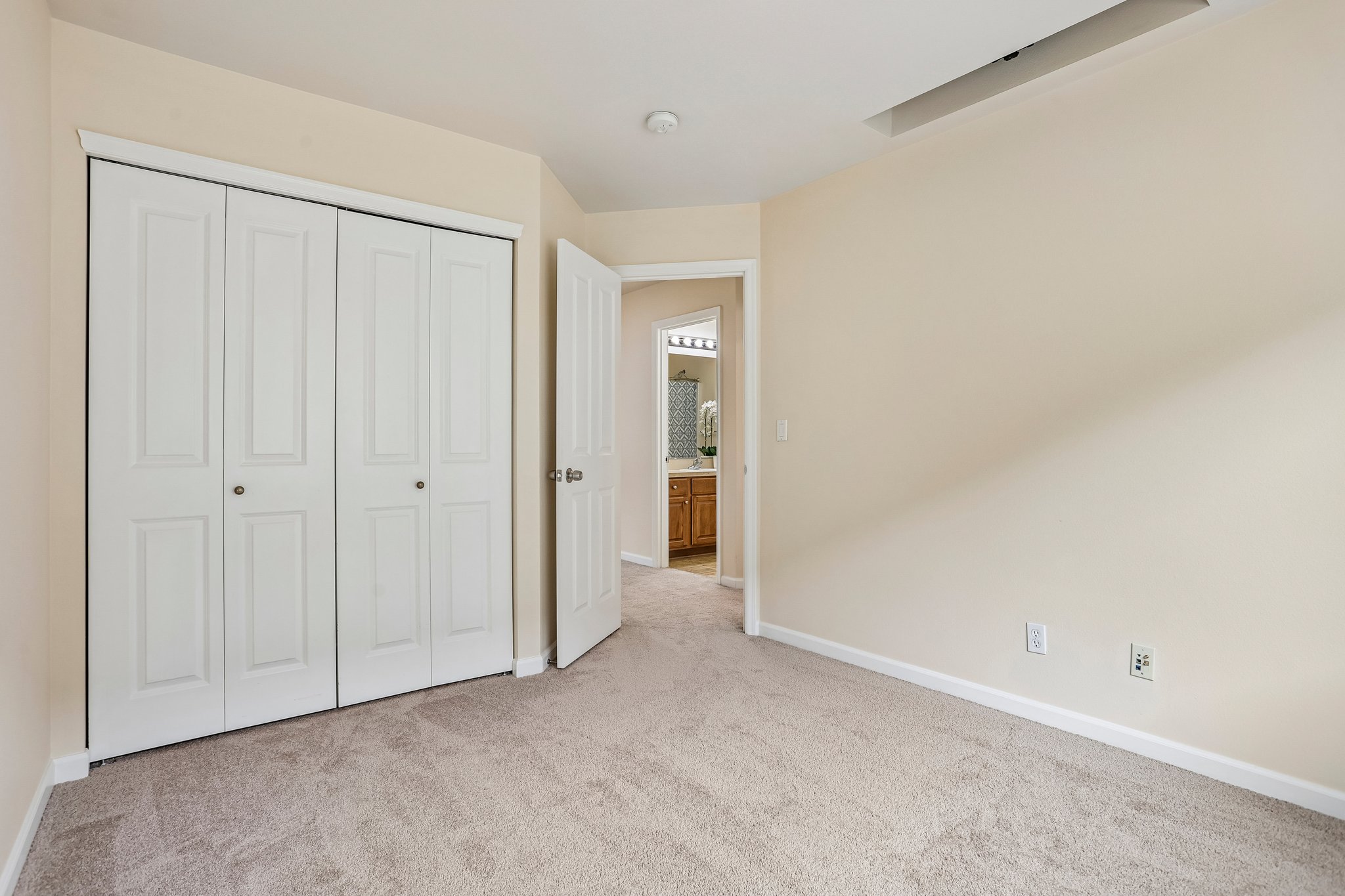 36 Ave SE-S0907-027.jpg