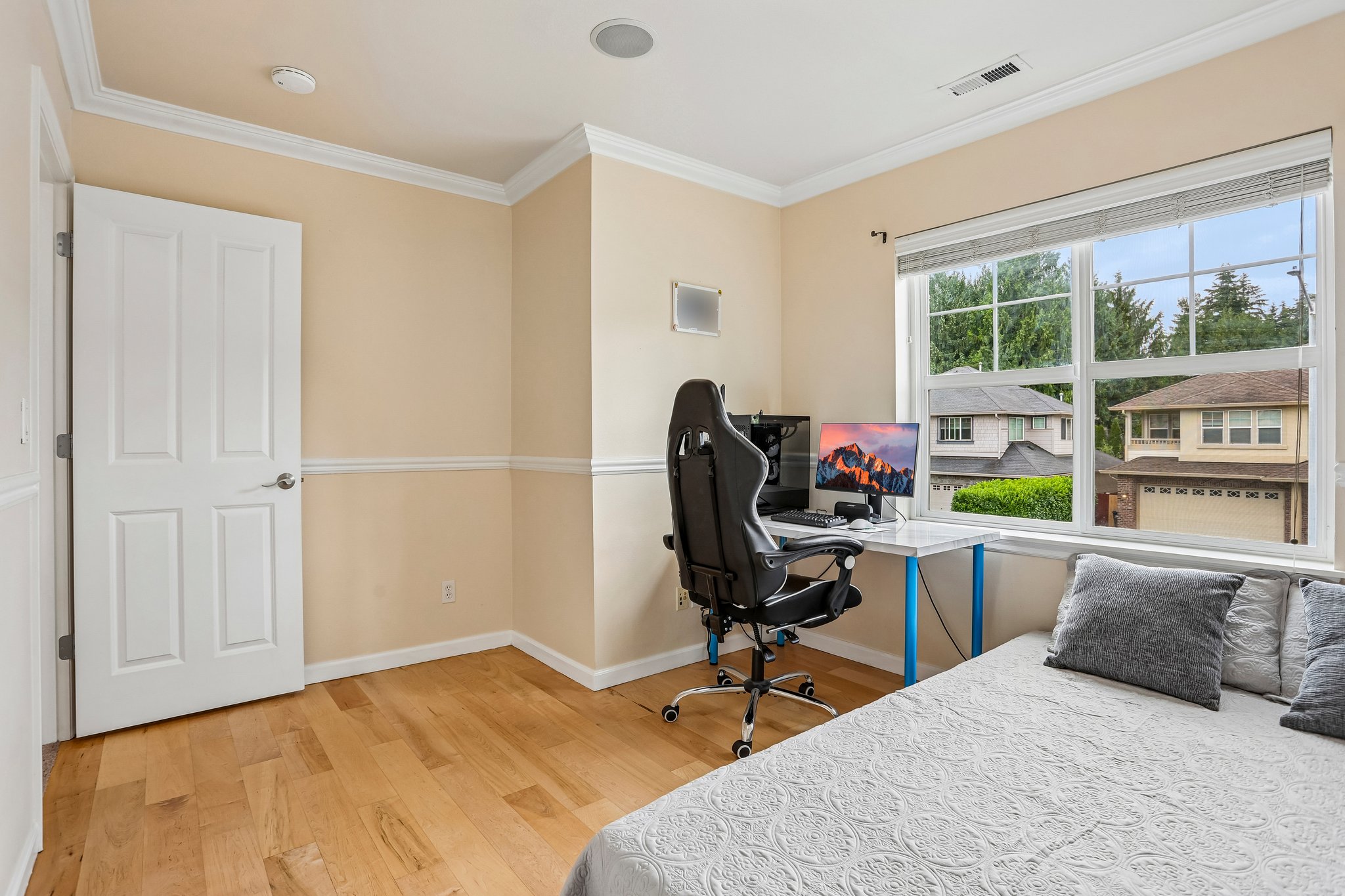 36 Ave SE-S0907-029.jpg
