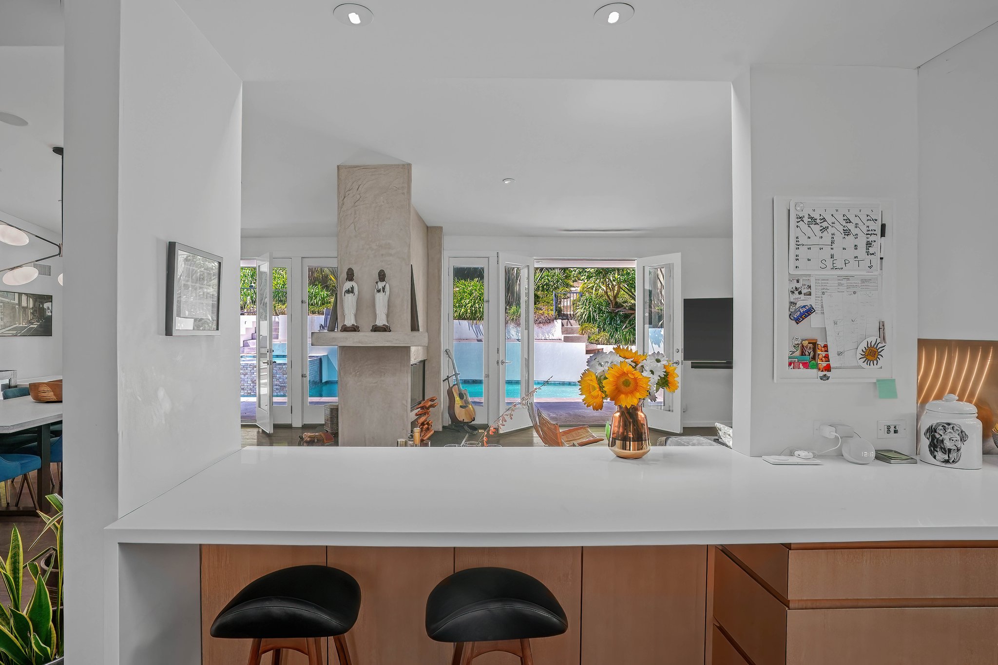 1563 N Doheny Drive-22.jpg