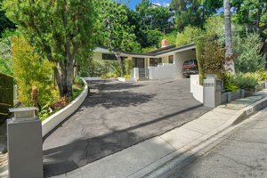 1563 N Doheny Drive-1.jpg