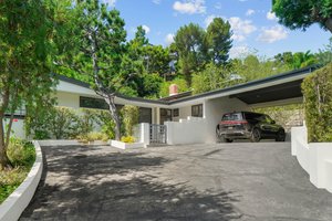 1563 N Doheny Drive-3.jpg