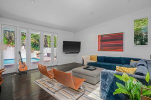 1563 N Doheny Drive-14.jpg