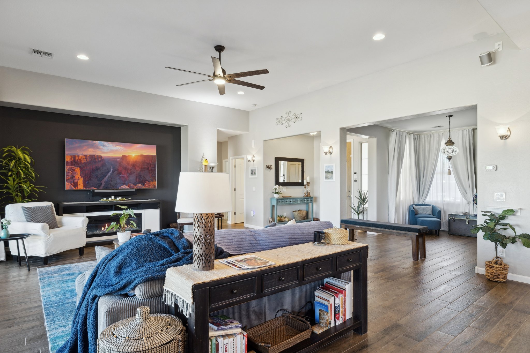 1564 E Yorkshire Ave - 002.jpg