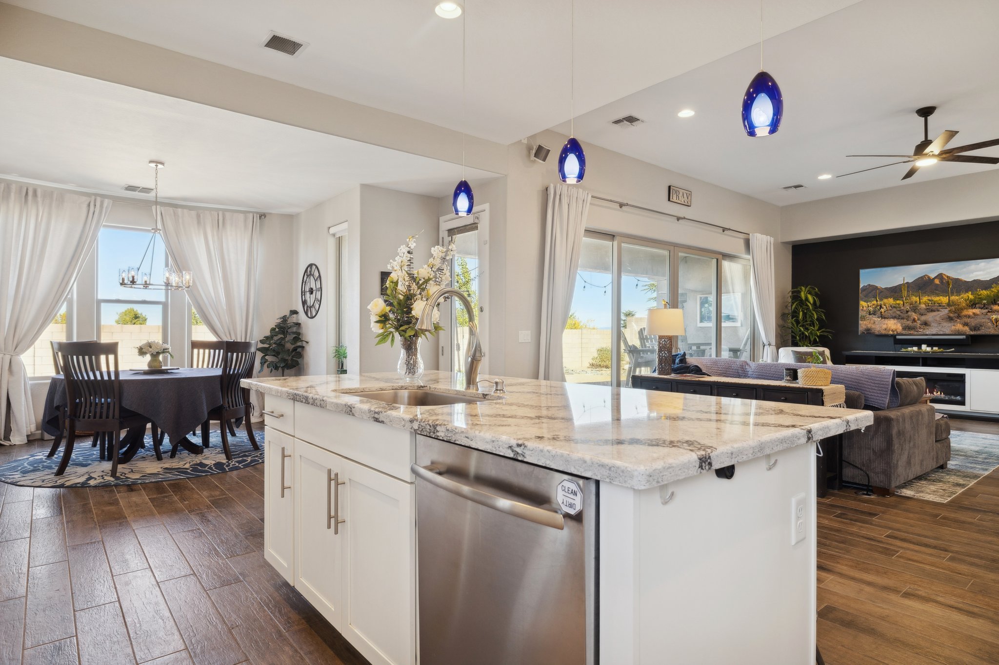 1564 E Yorkshire Ave - 010.jpg